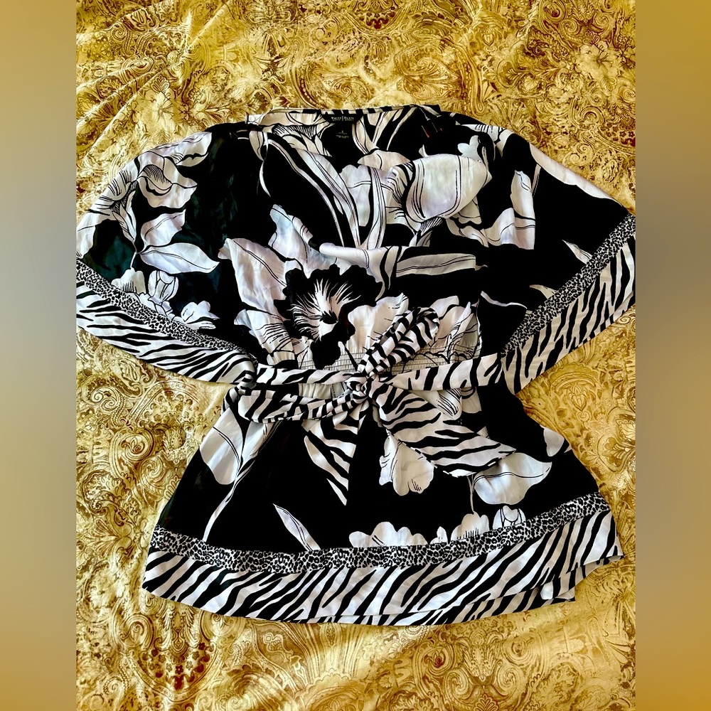 Beautiful Black & White Lightweight Top